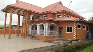 7bdrm House in Apromase, Kumasi Metropolitan for sale