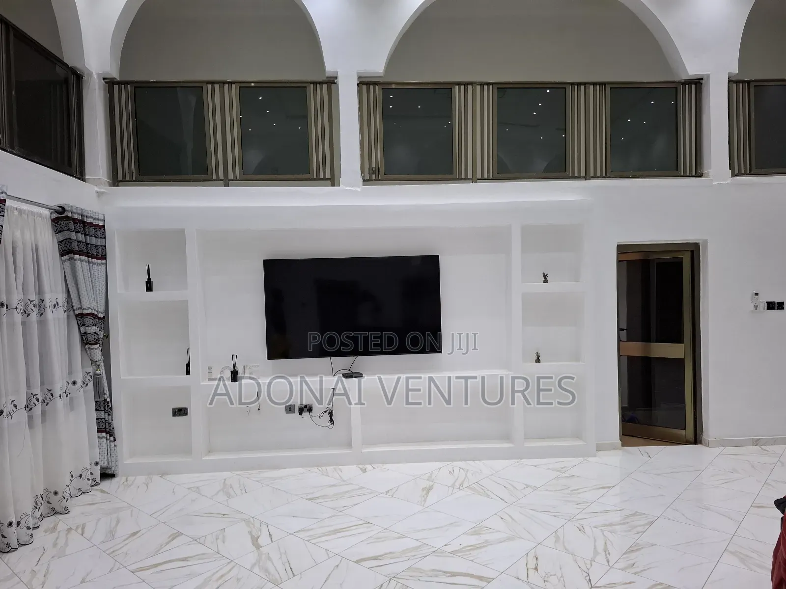7bdrm House in Apromase, Kumasi Metropolitan for sale