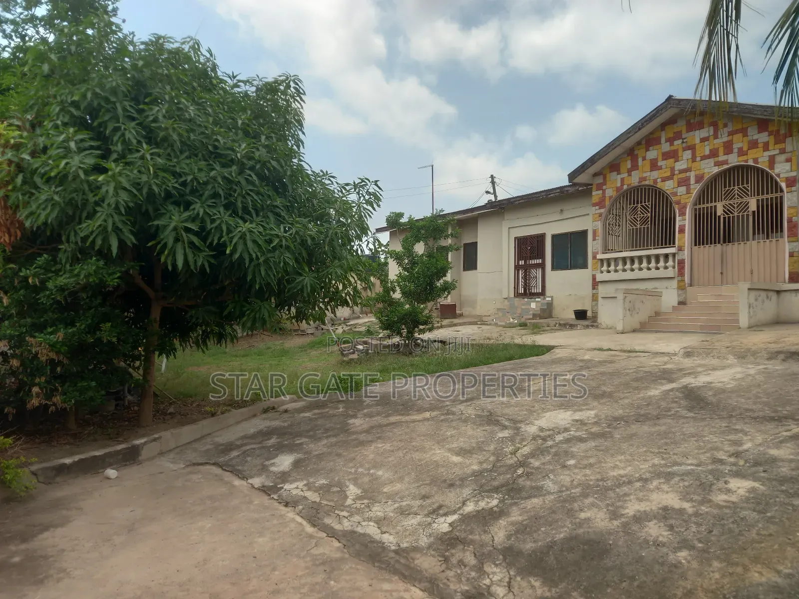 8bdrm House in Ejisu Adadientem for sale