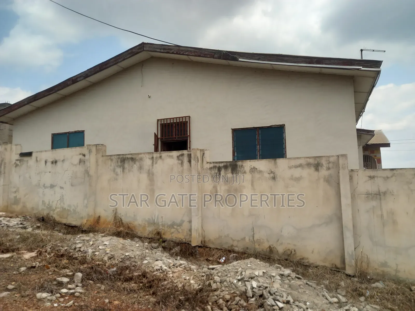 8bdrm House in Ejisu Adadientem for sale