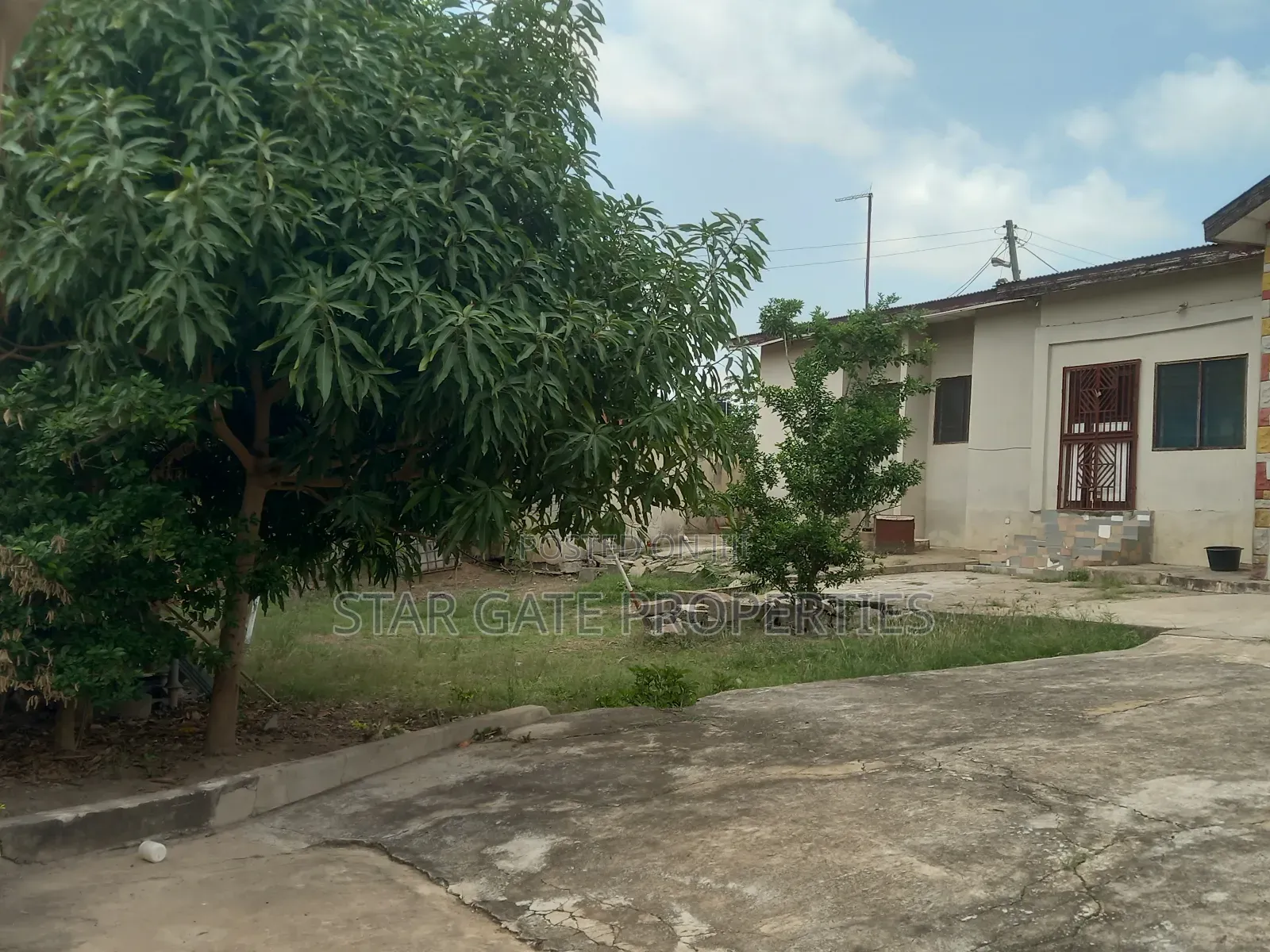 8bdrm House in Ejisu Adadientem for sale