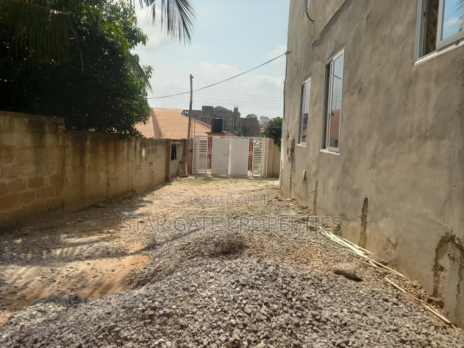 11bdrm House in Fawoade, Kumasi Metropolitan for sale