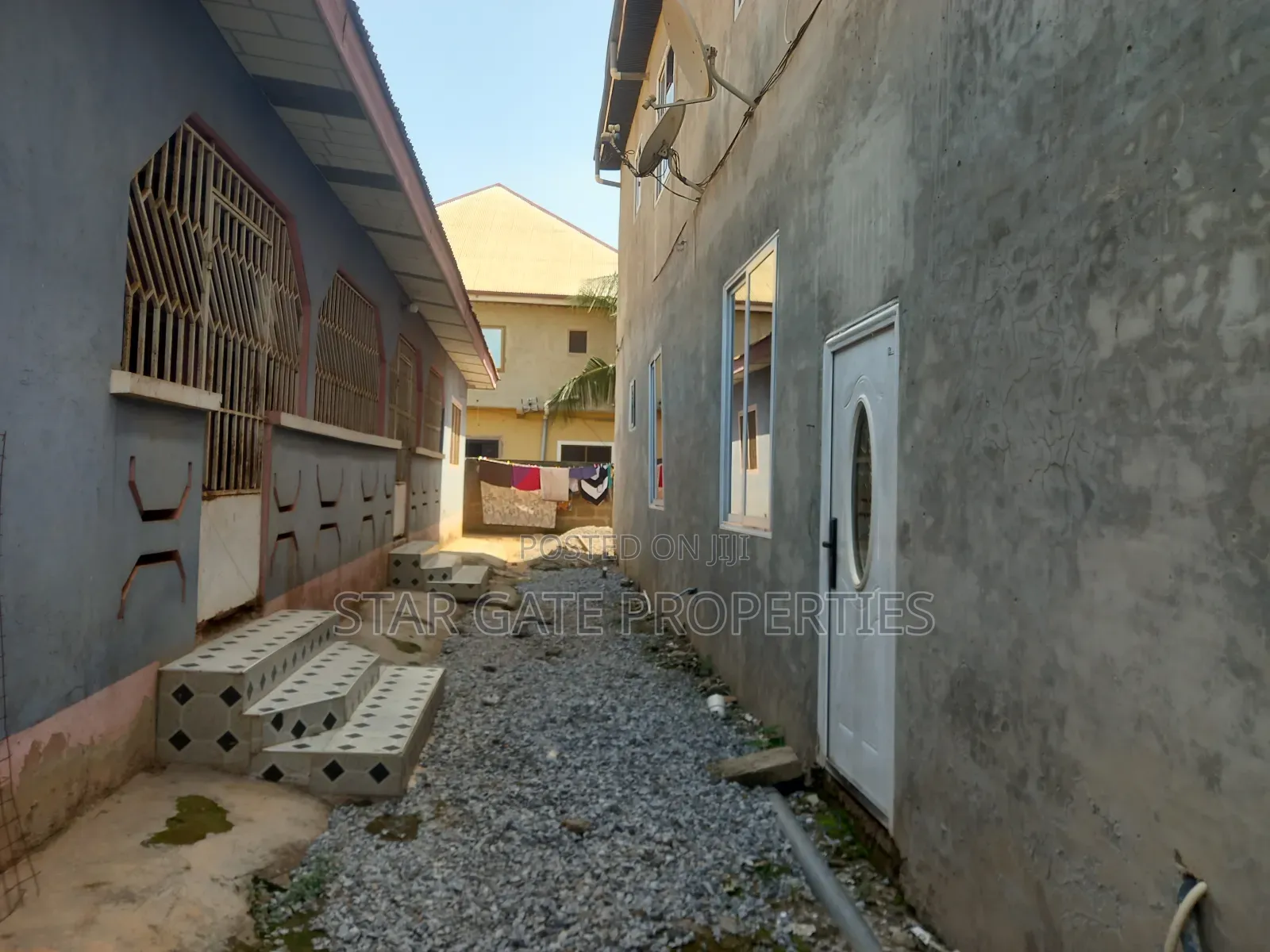 11bdrm House in Fawoade, Kumasi Metropolitan for sale