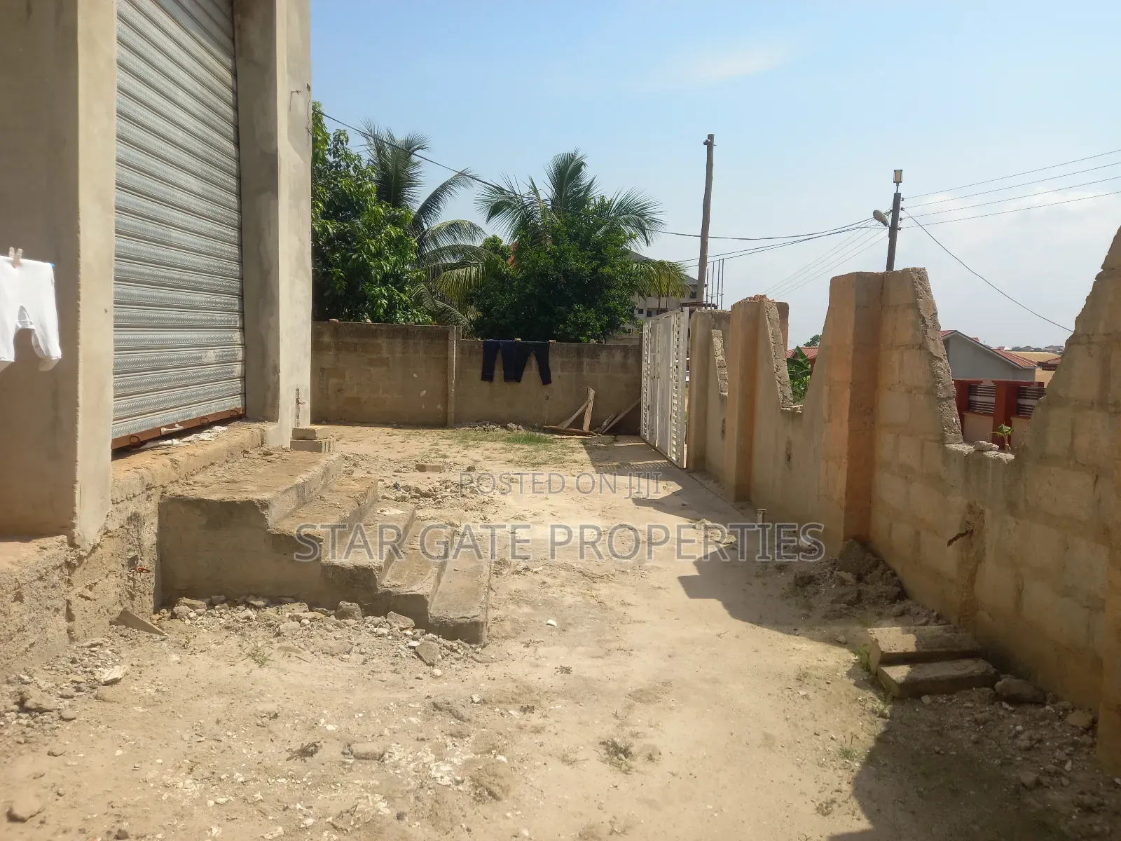 11bdrm House in Fawoade, Kumasi Metropolitan for sale