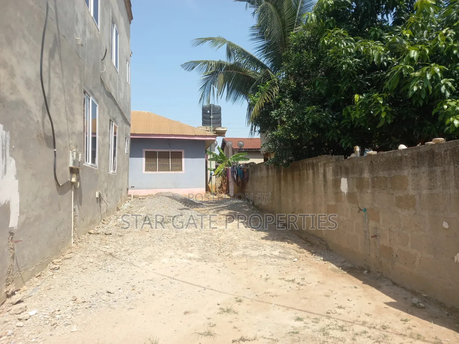 11bdrm House in Fawoade, Kumasi Metropolitan for sale