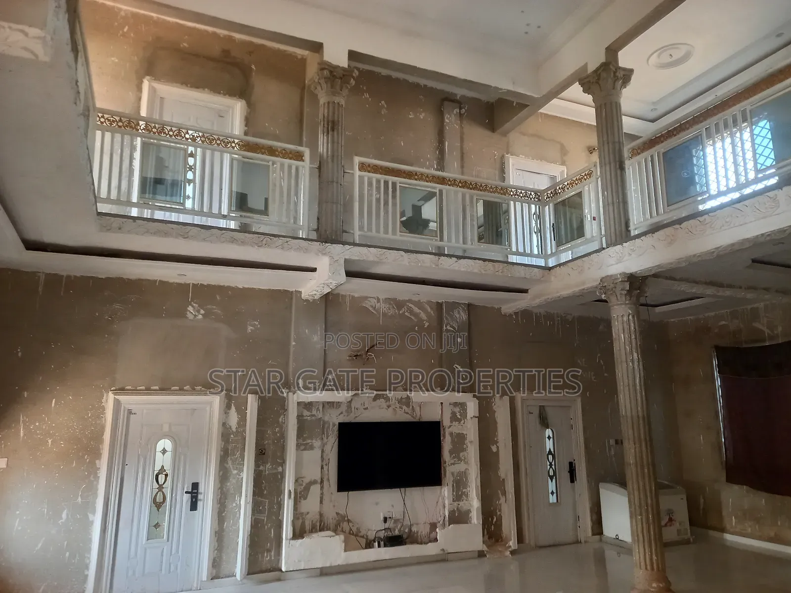 11bdrm House in Fawoade, Kumasi Metropolitan for sale