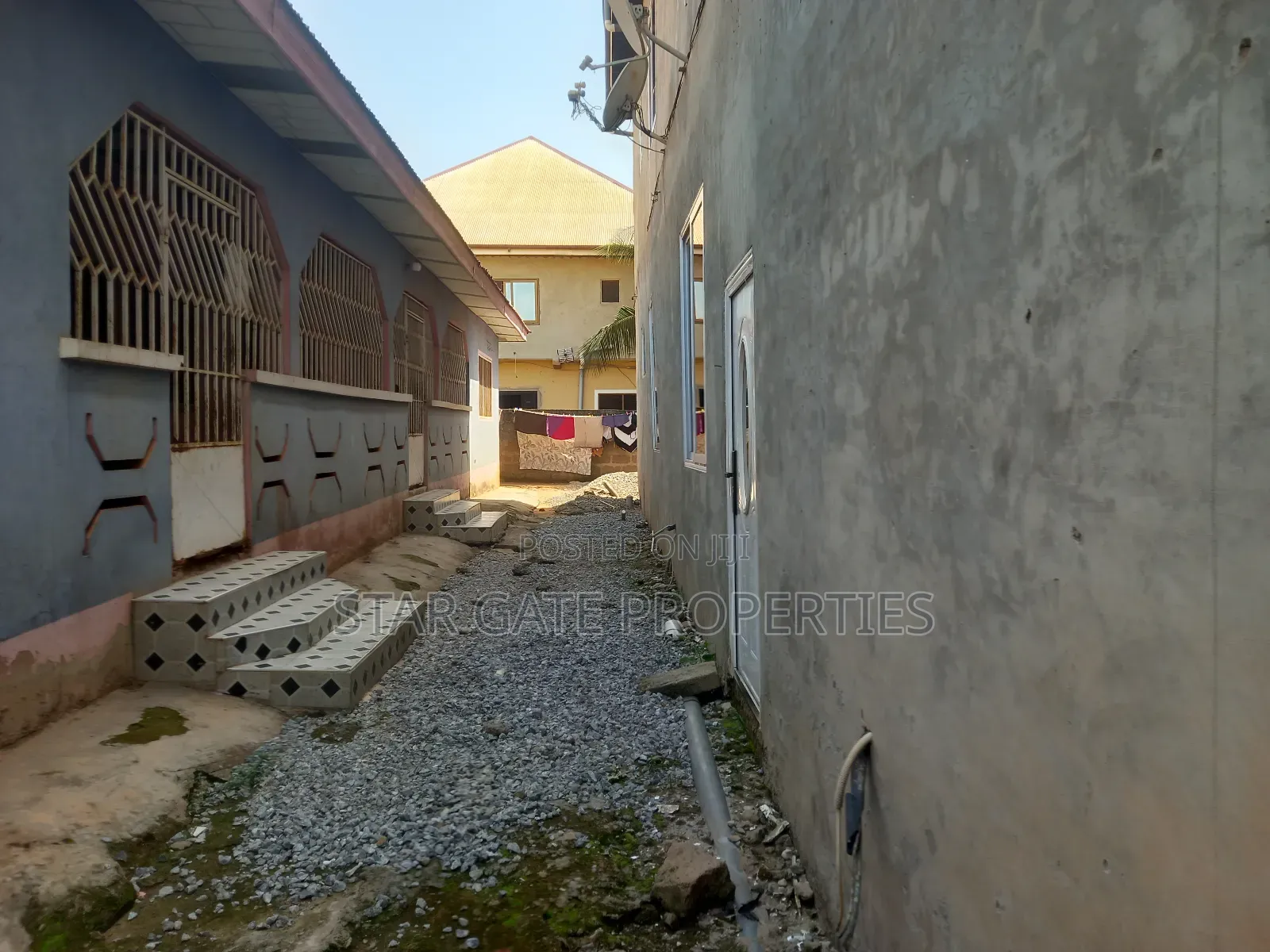 11bdrm House in Fawoade, Kumasi Metropolitan for sale