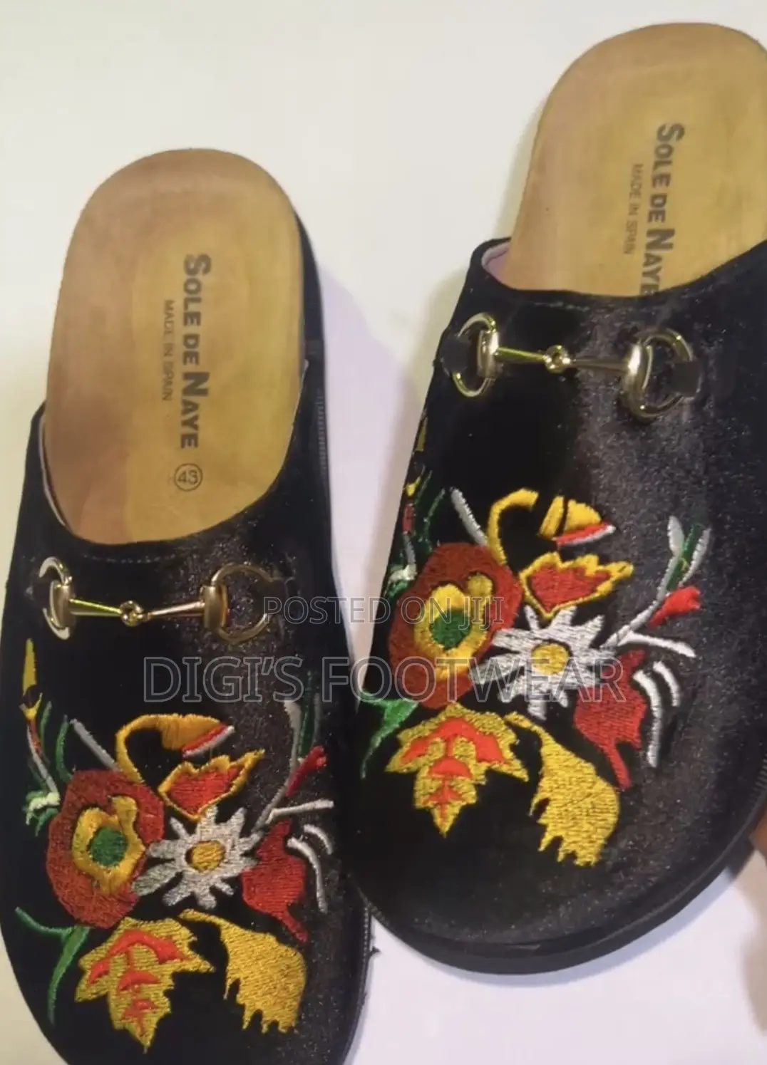 Black Velvel Embroidery Half Shoe Berk