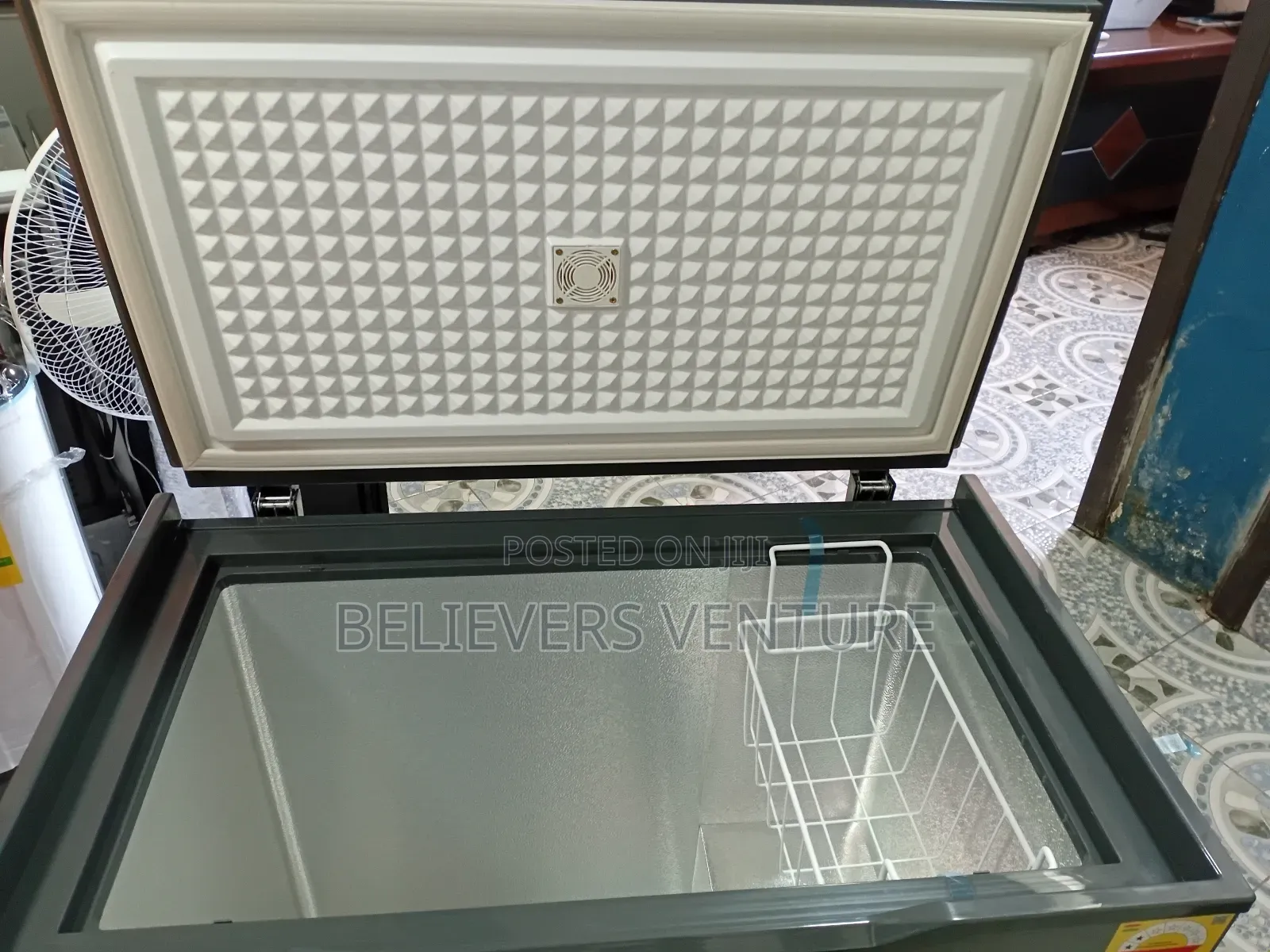 Spacious Hold Pearl Chest Freezer 188l Freezer Pearl