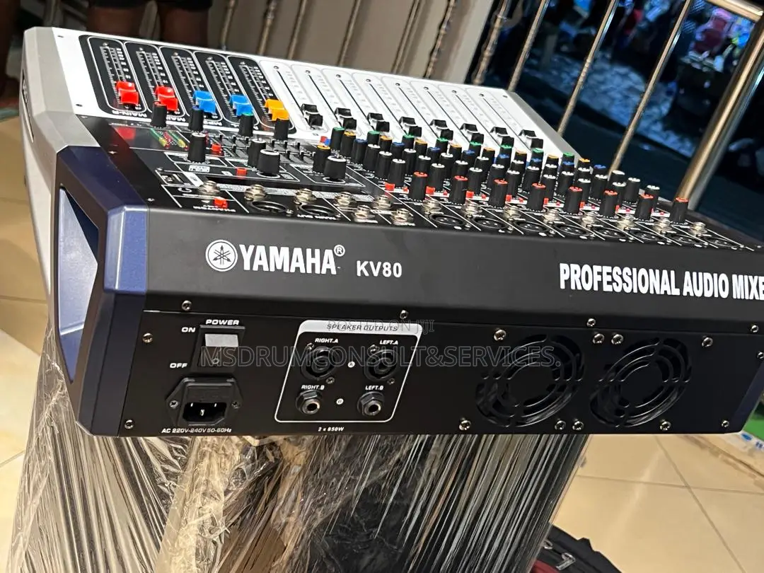 8 Channels Powered Mixer