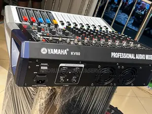 8 Channels Powered Mixer