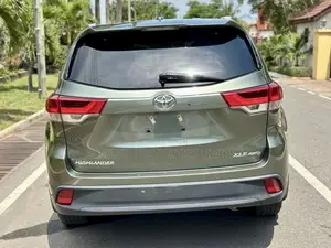 Toyota Highlander Limited 2019 Green