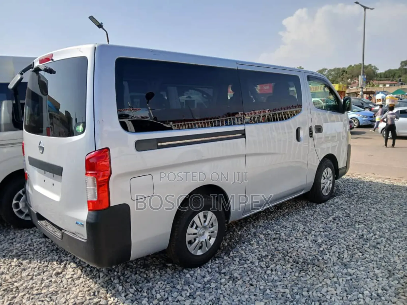 Nissan Caravan (Urvan) 2010 Silver