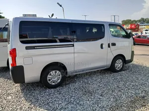 Nissan Caravan (Urvan) 2010 Silver
