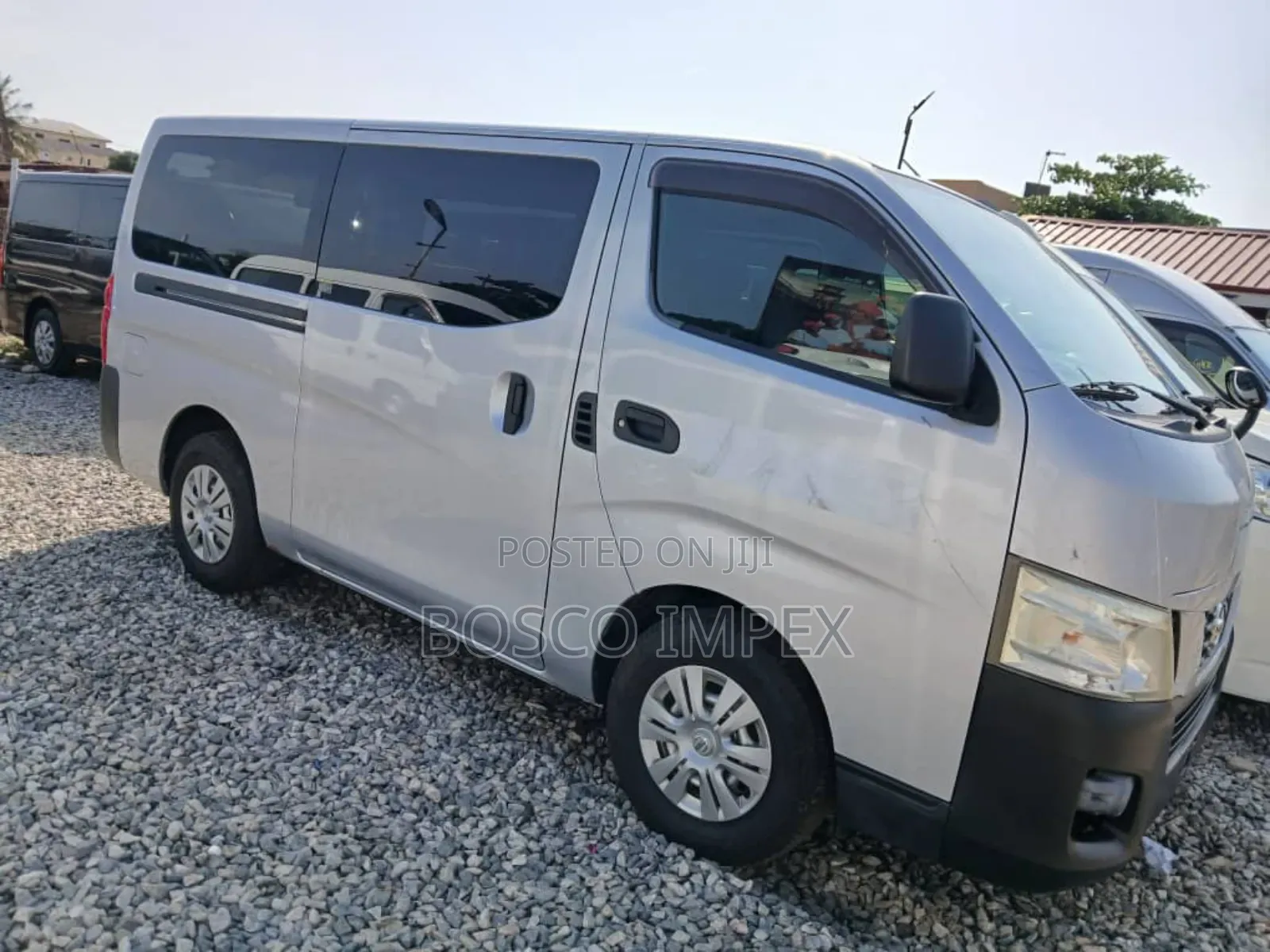 Nissan Caravan (Urvan) 2010 Silver