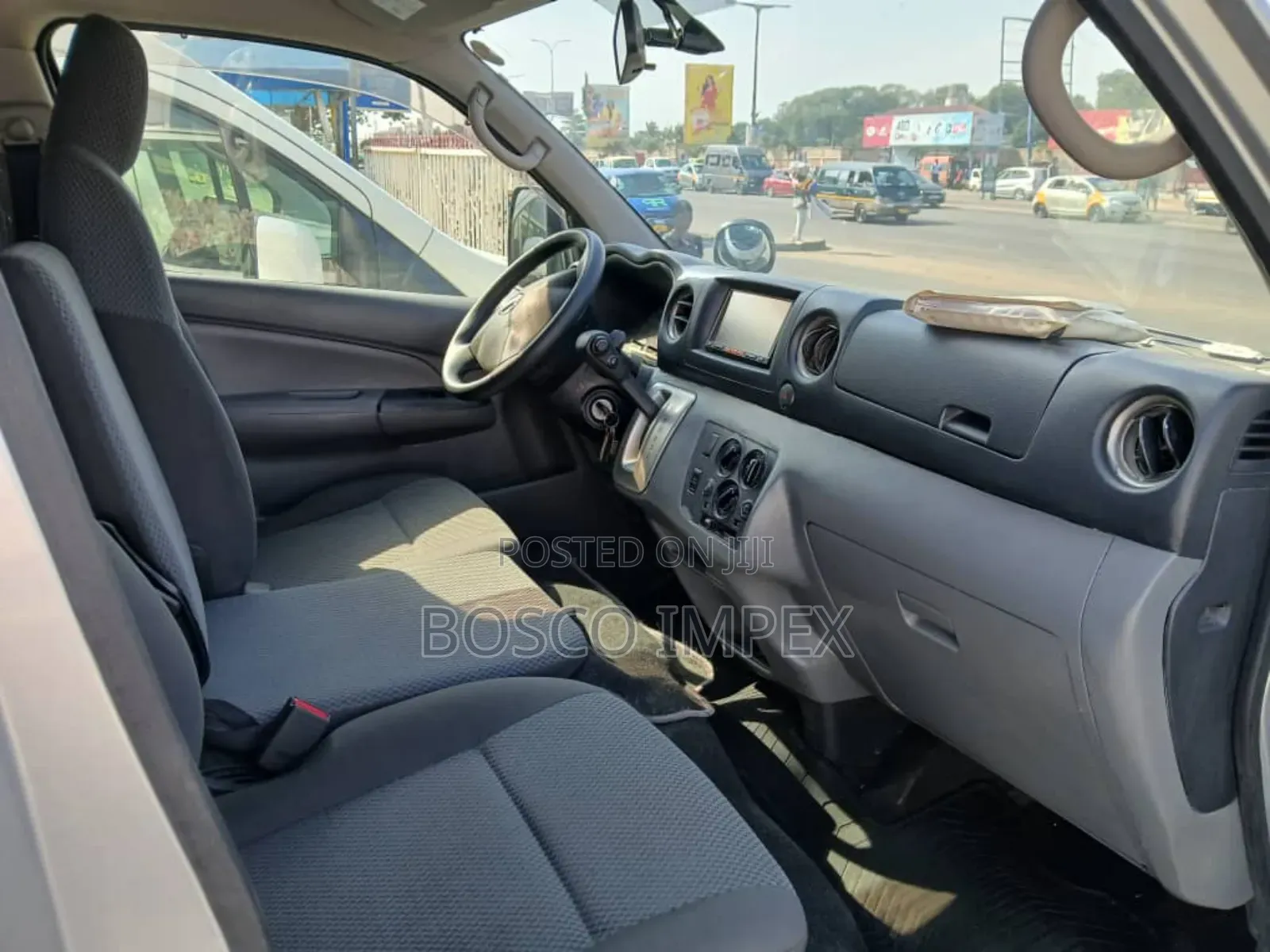 Nissan Caravan (Urvan) 2010 Silver