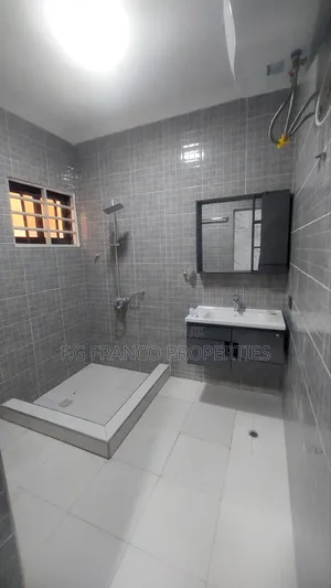 3bdrm House in Kg.Franco Properties, Spintex for sale