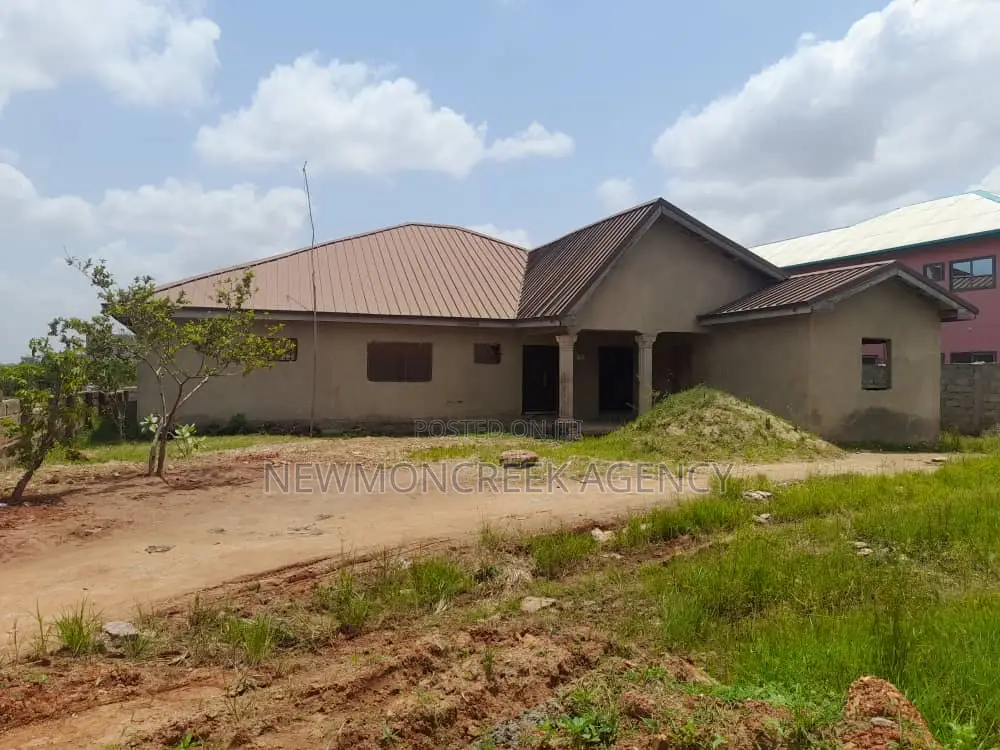 4bdrm Bungalow in Oyibi, Accra Metropolitan for sale