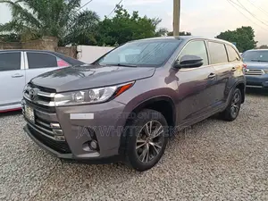 Photo - Toyota Highlander SE 4x4 V6 (3.5L 6cyl 8A) 2018 Beige