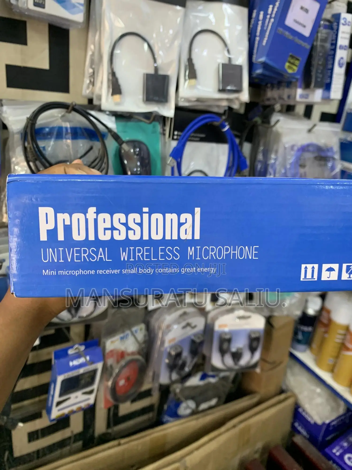 Professional Handhold Universal Wireless Microphone