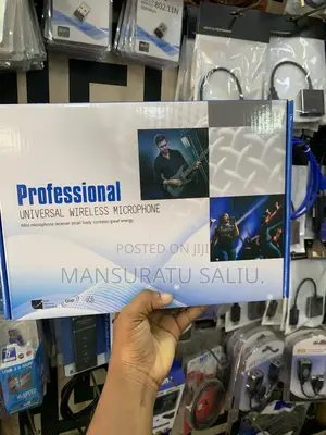 Professional Handhold Universal Wireless Microphone