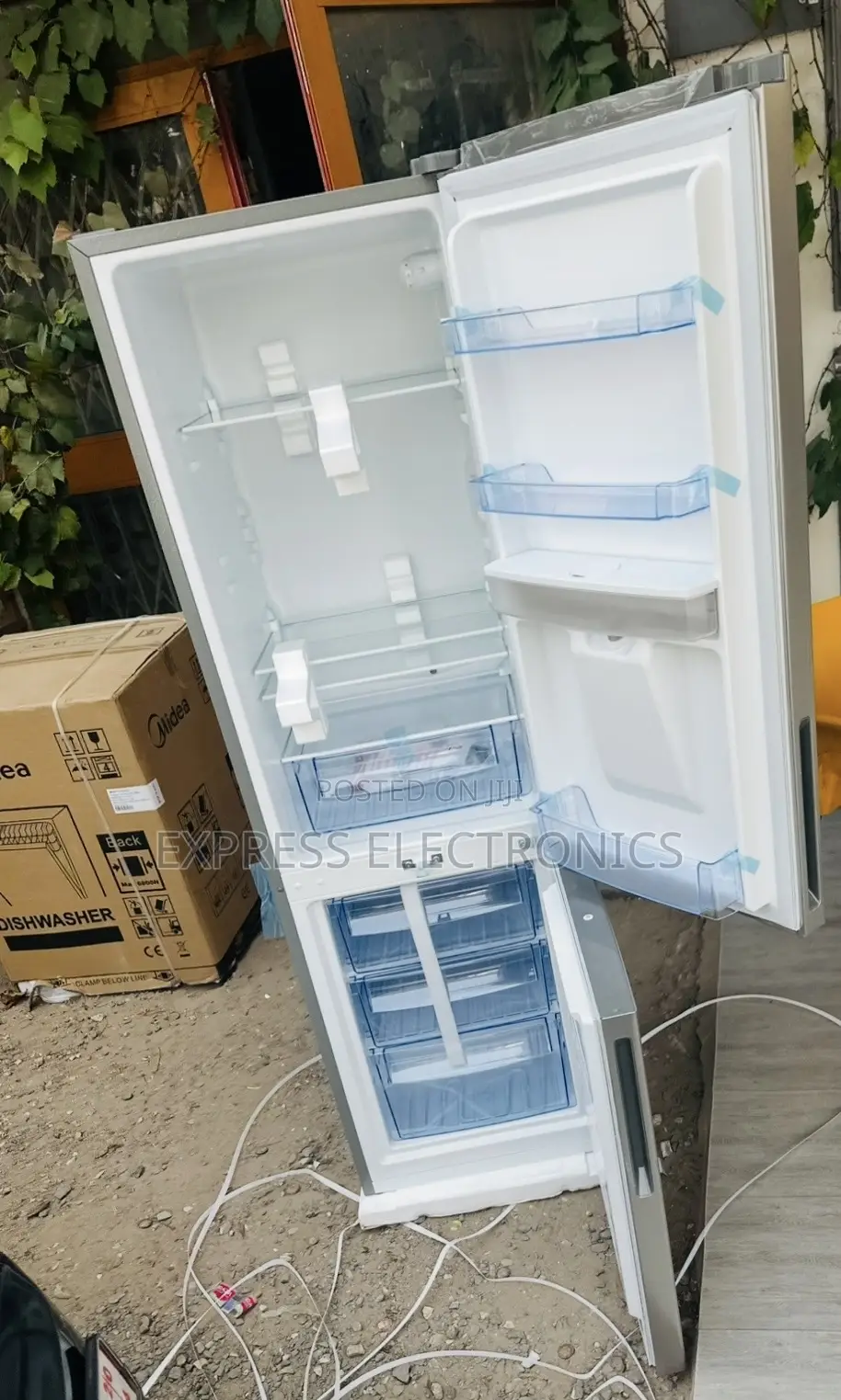 Best Buy Fit Less Pf-334bwd-2b 251l Fridge With Dispenser