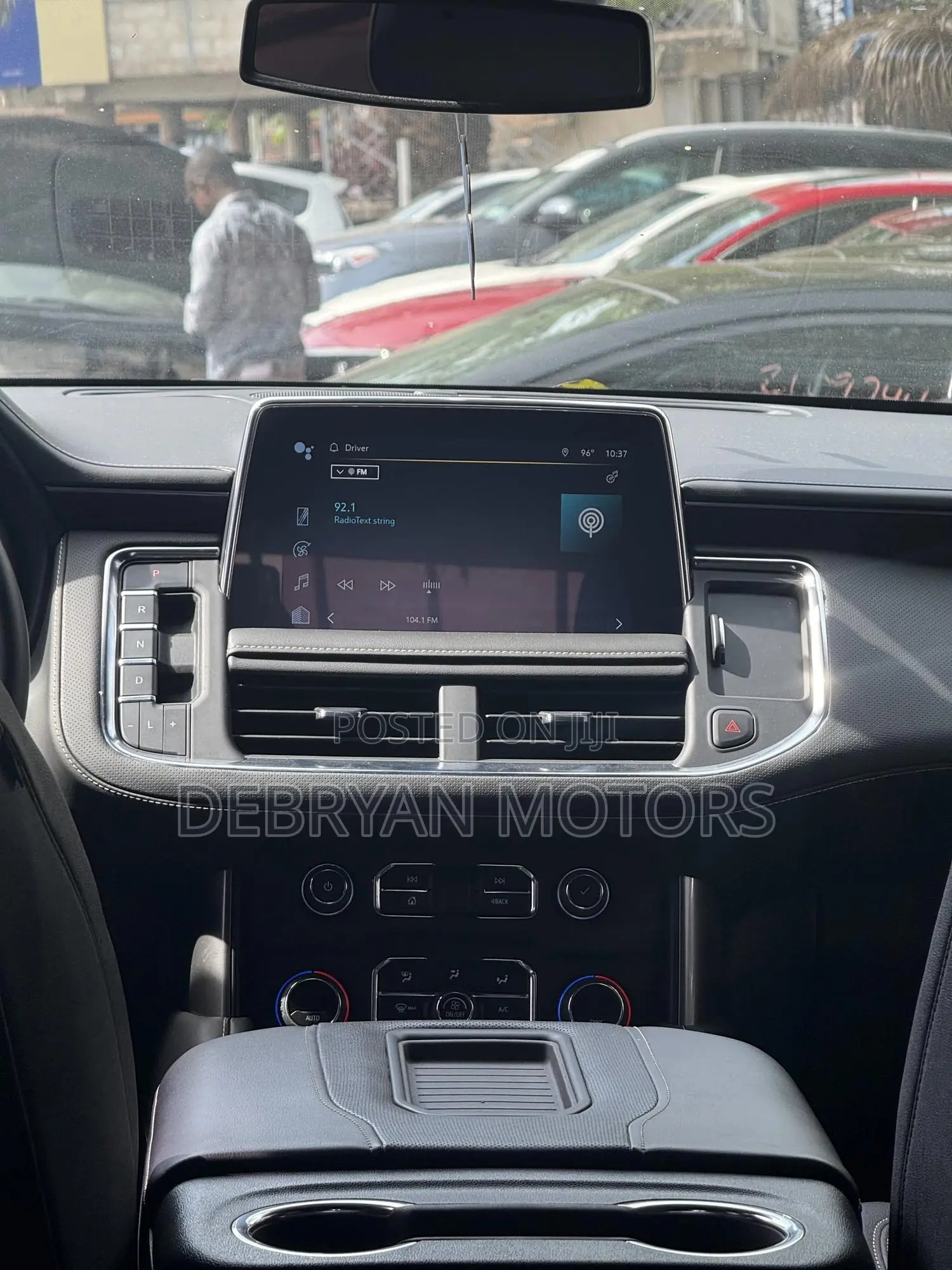 Chevrolet Suburban 2023 White
