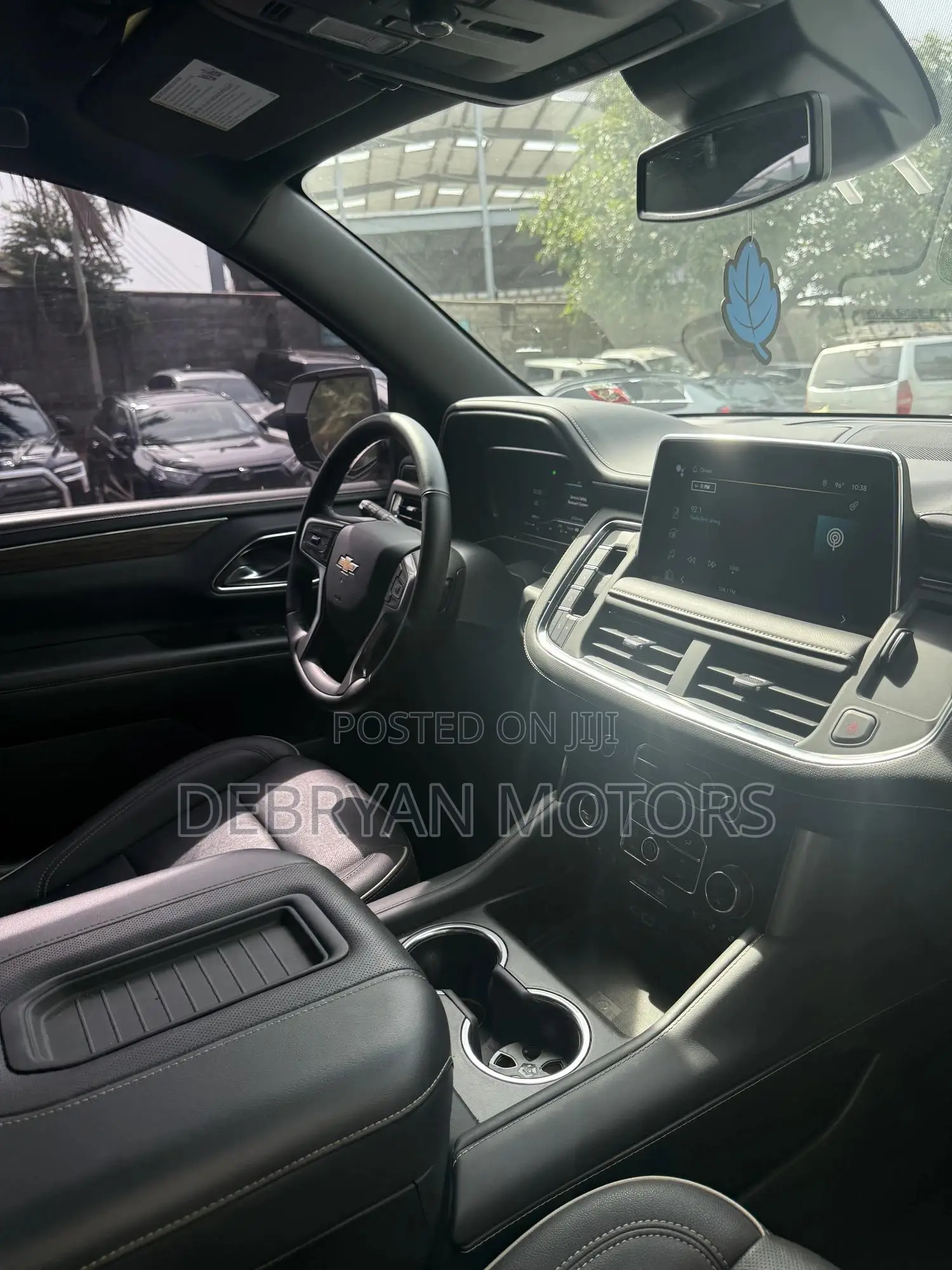 Chevrolet Suburban 2023 White