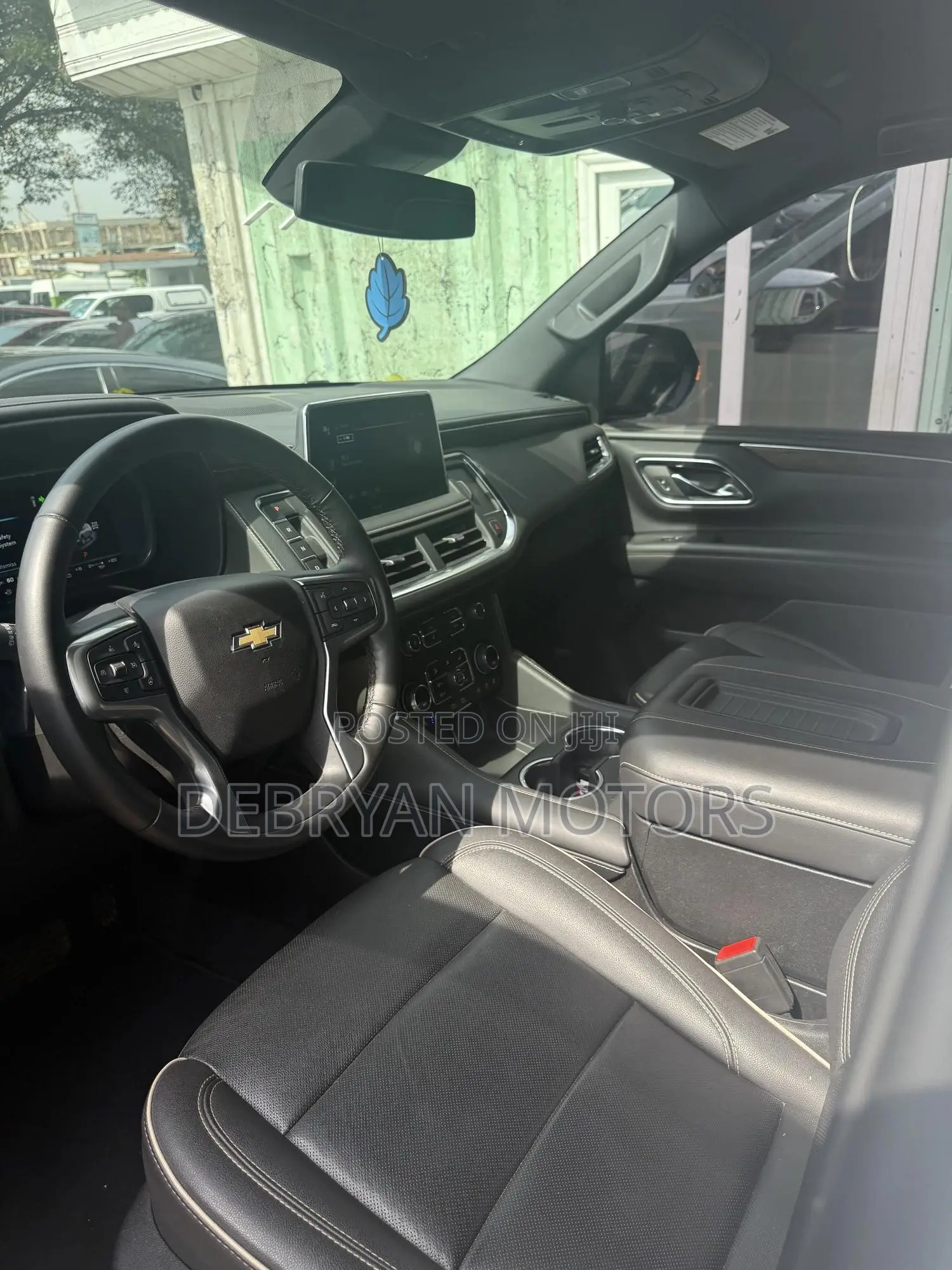 Chevrolet Suburban 2023 White