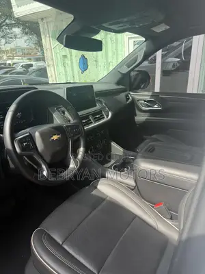 Chevrolet Suburban 2023 White