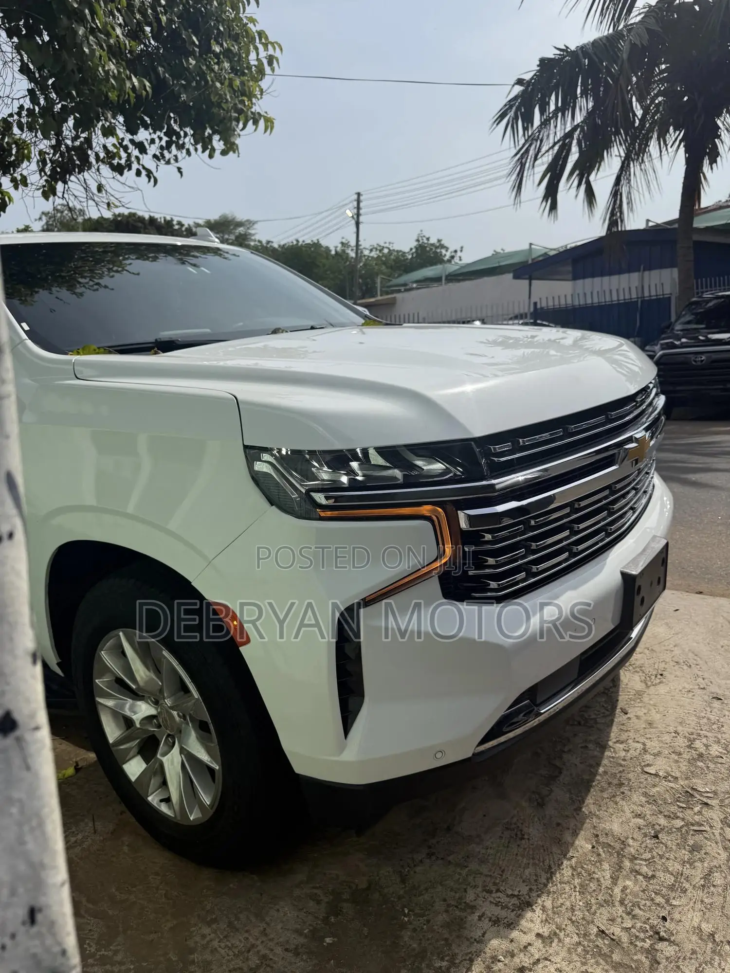 Chevrolet Suburban 2023 White