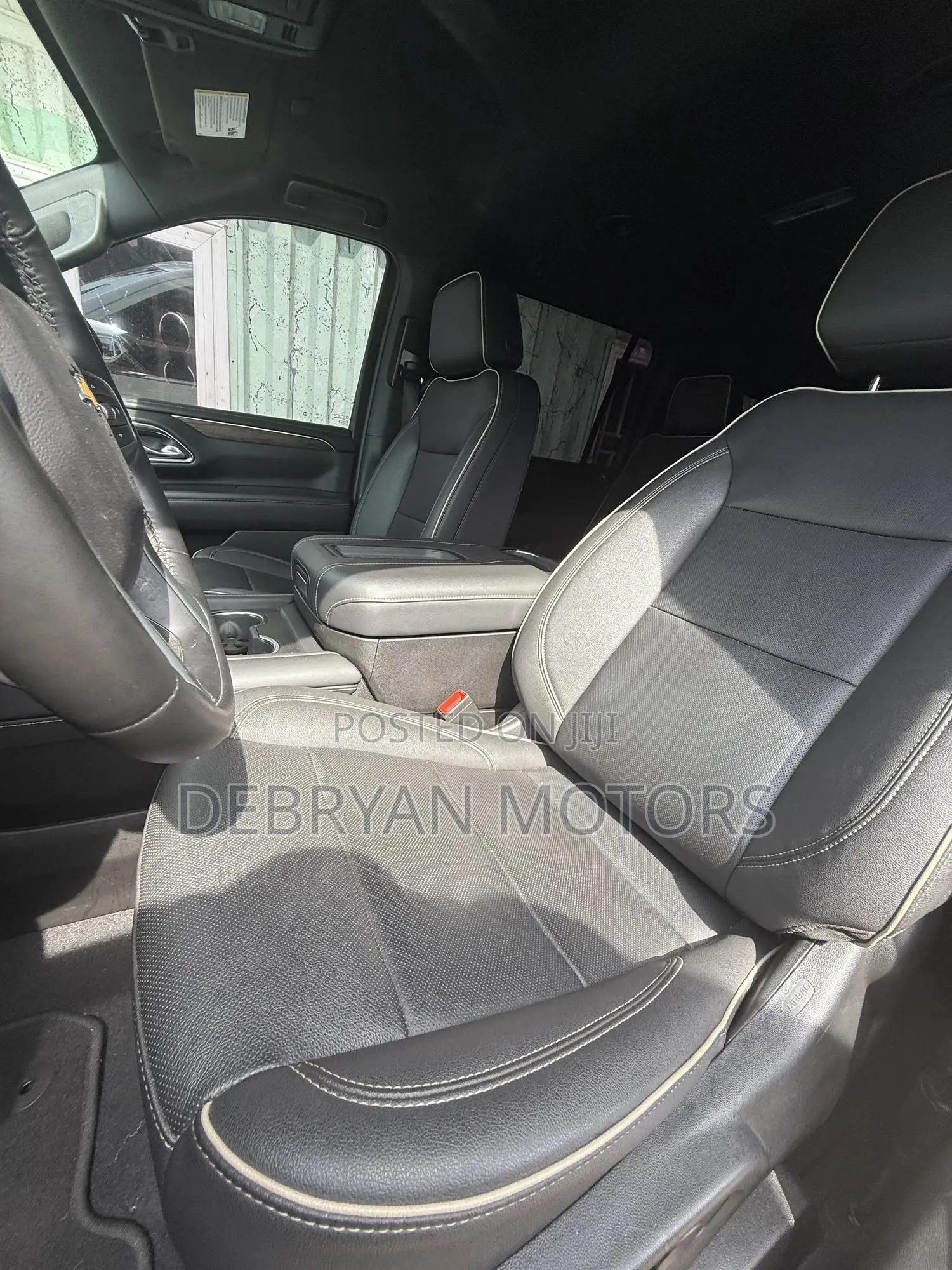 Chevrolet Suburban 2023 White