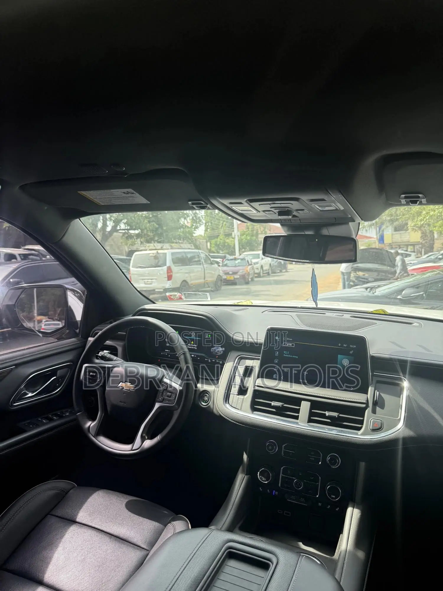 Chevrolet Suburban 2023 White