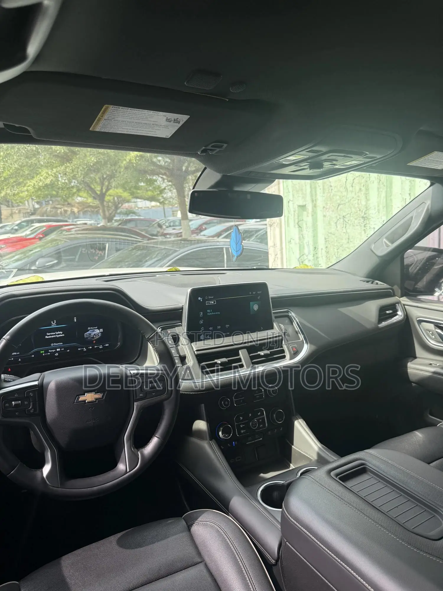 Chevrolet Suburban 2023 White