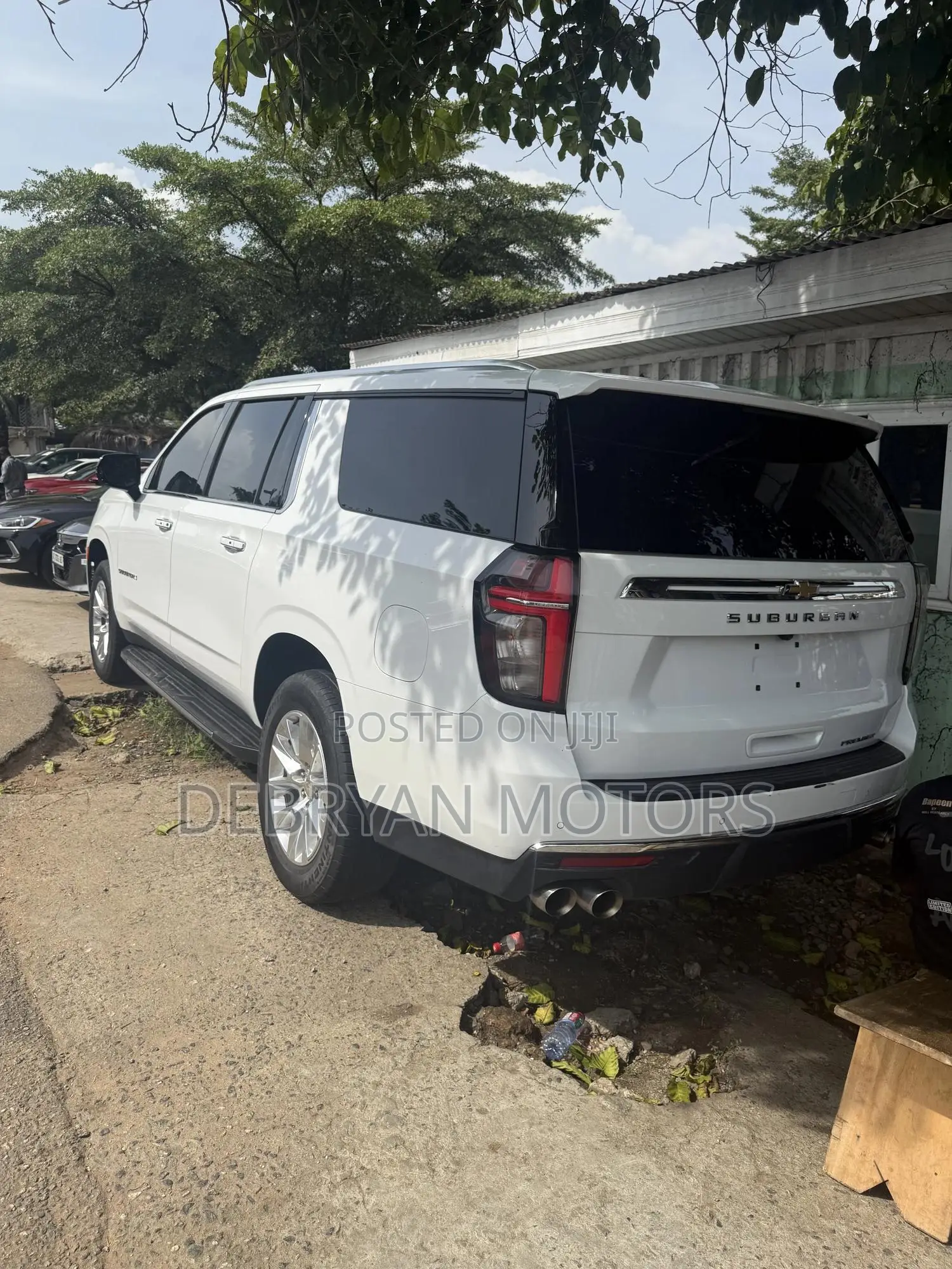 Chevrolet Suburban 2023 White