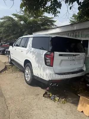 Chevrolet Suburban 2023 White
