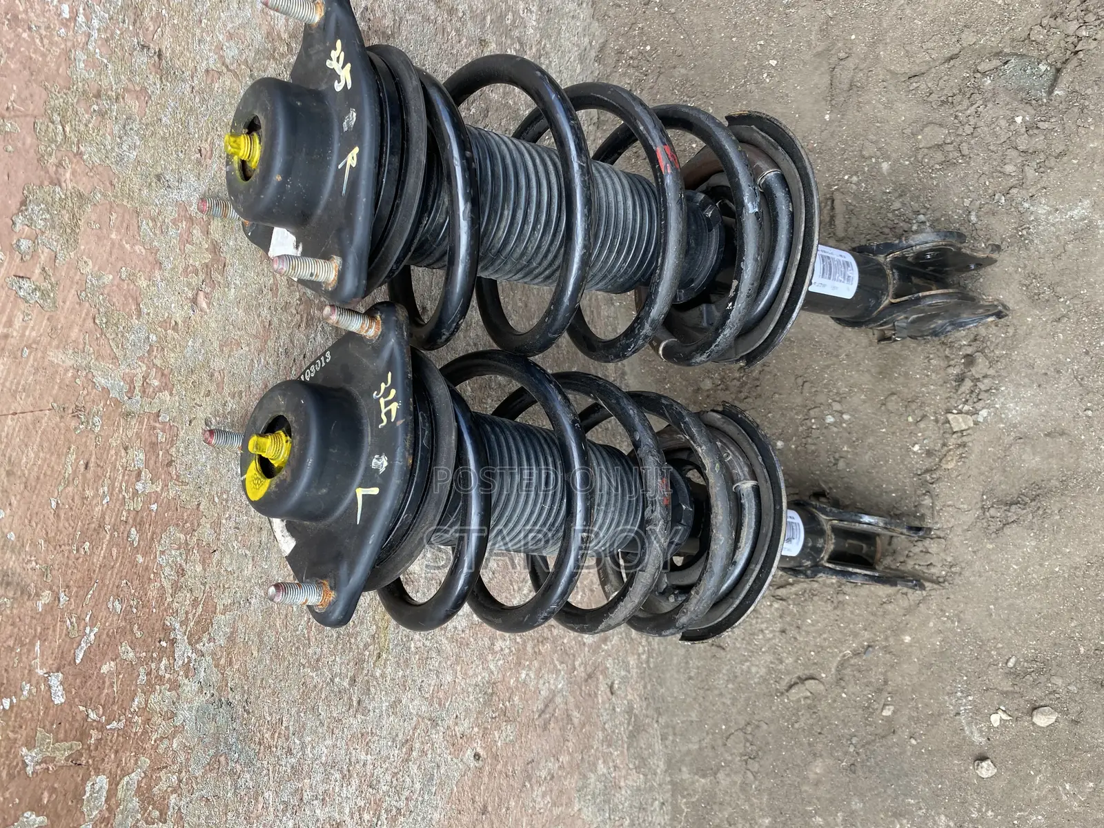 Hyundai Santa Fe Front Shocks :2013 To16