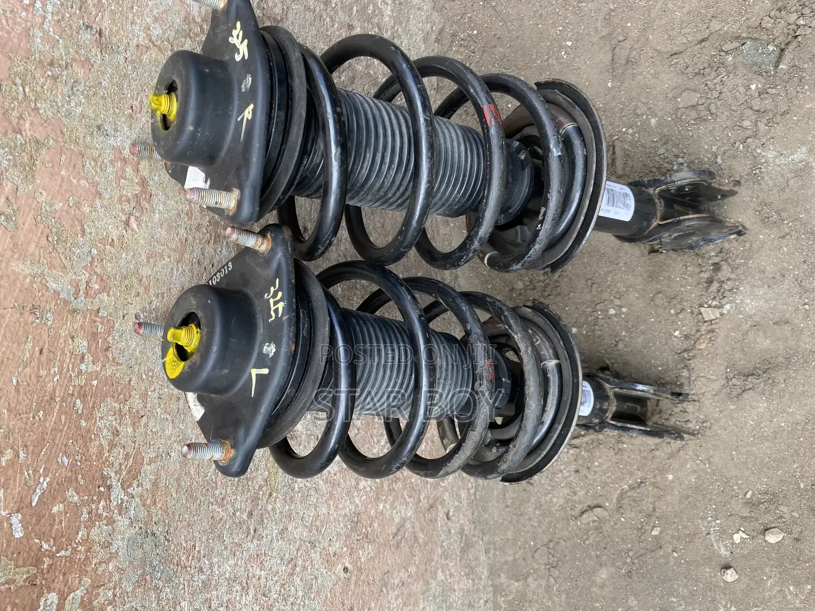 Hyundai Santa Fe Front Shocks :2013 To16