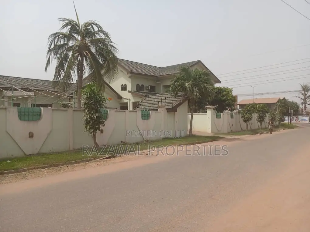 5bdrm Mansion in Adjiriganno, Adjiriganor for sale
