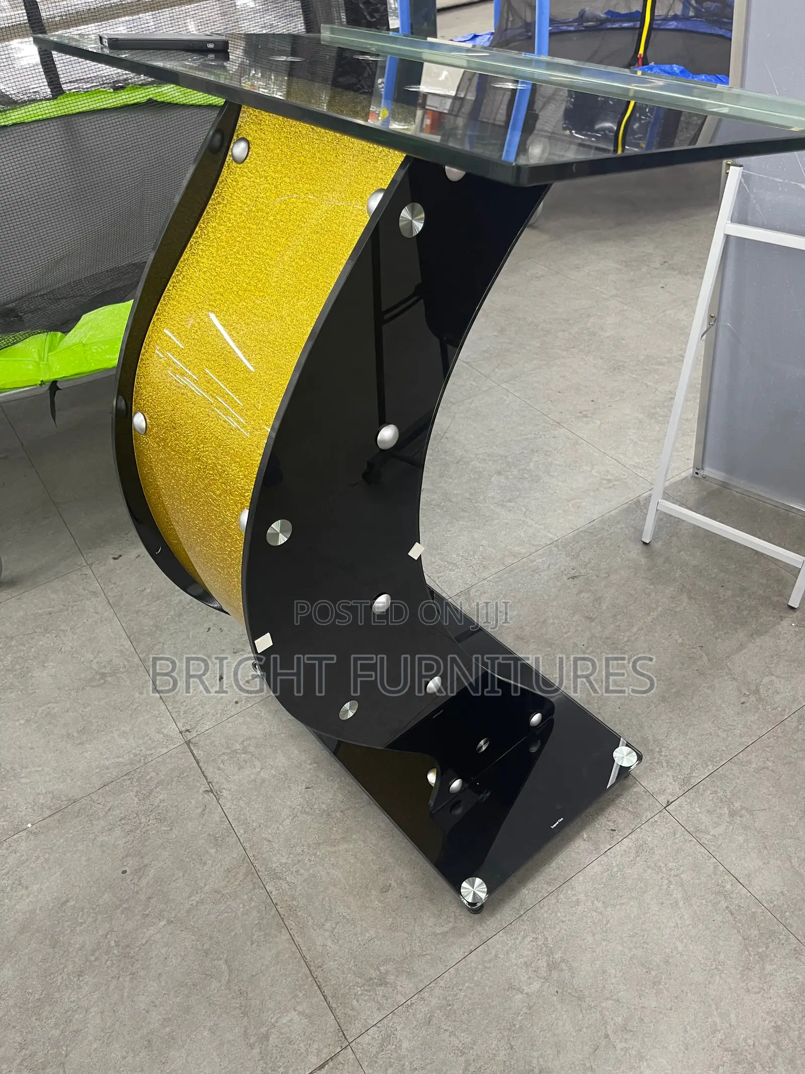 Quality Glass Pulpit