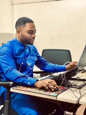 Graphic Designer ( Logos, Flyer Etc)