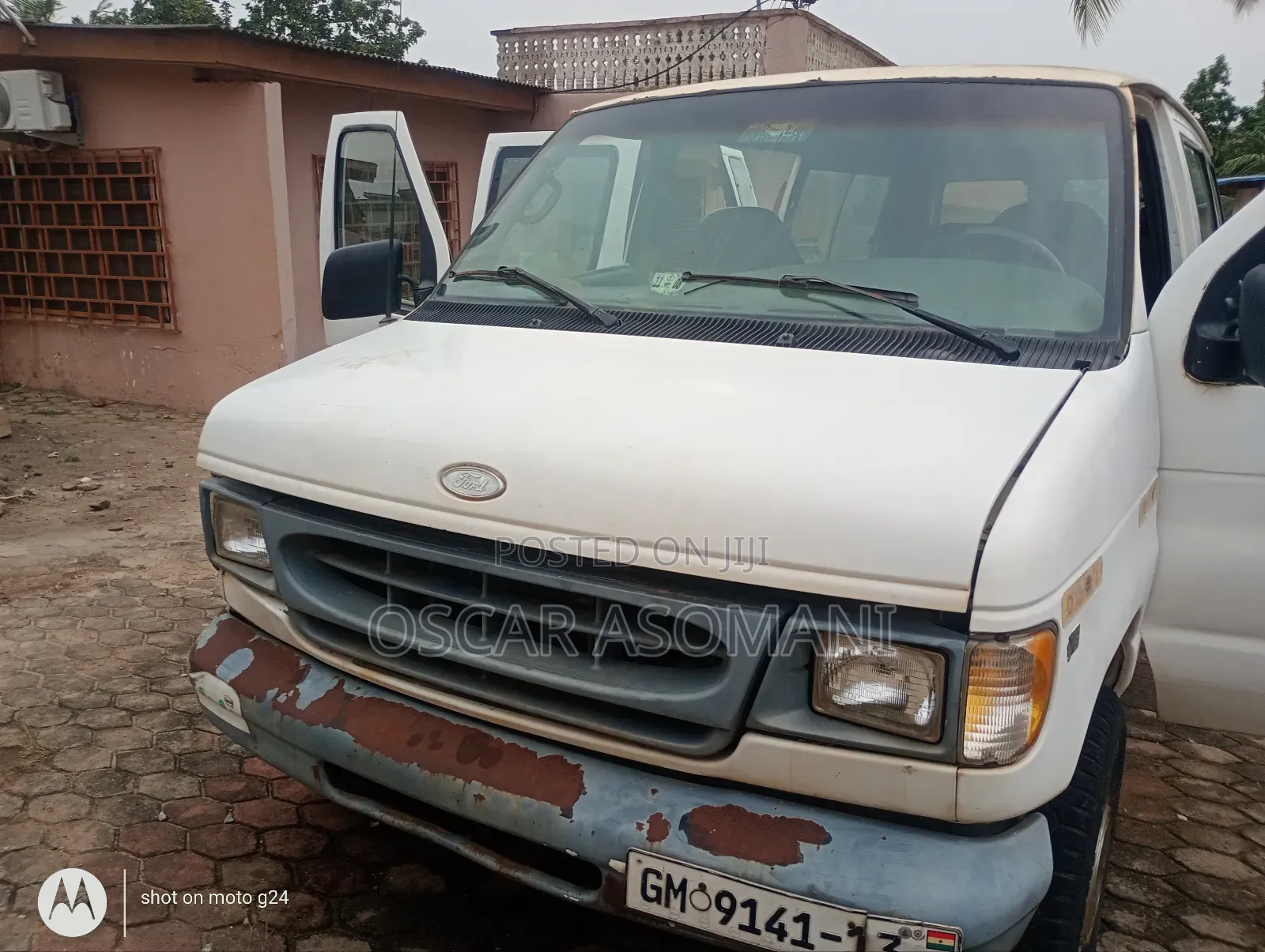 Ford E250 2002 White