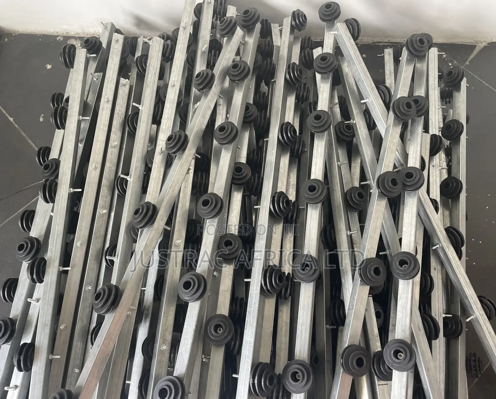 6 Lines Galvanised Pillars For Electric Fence
