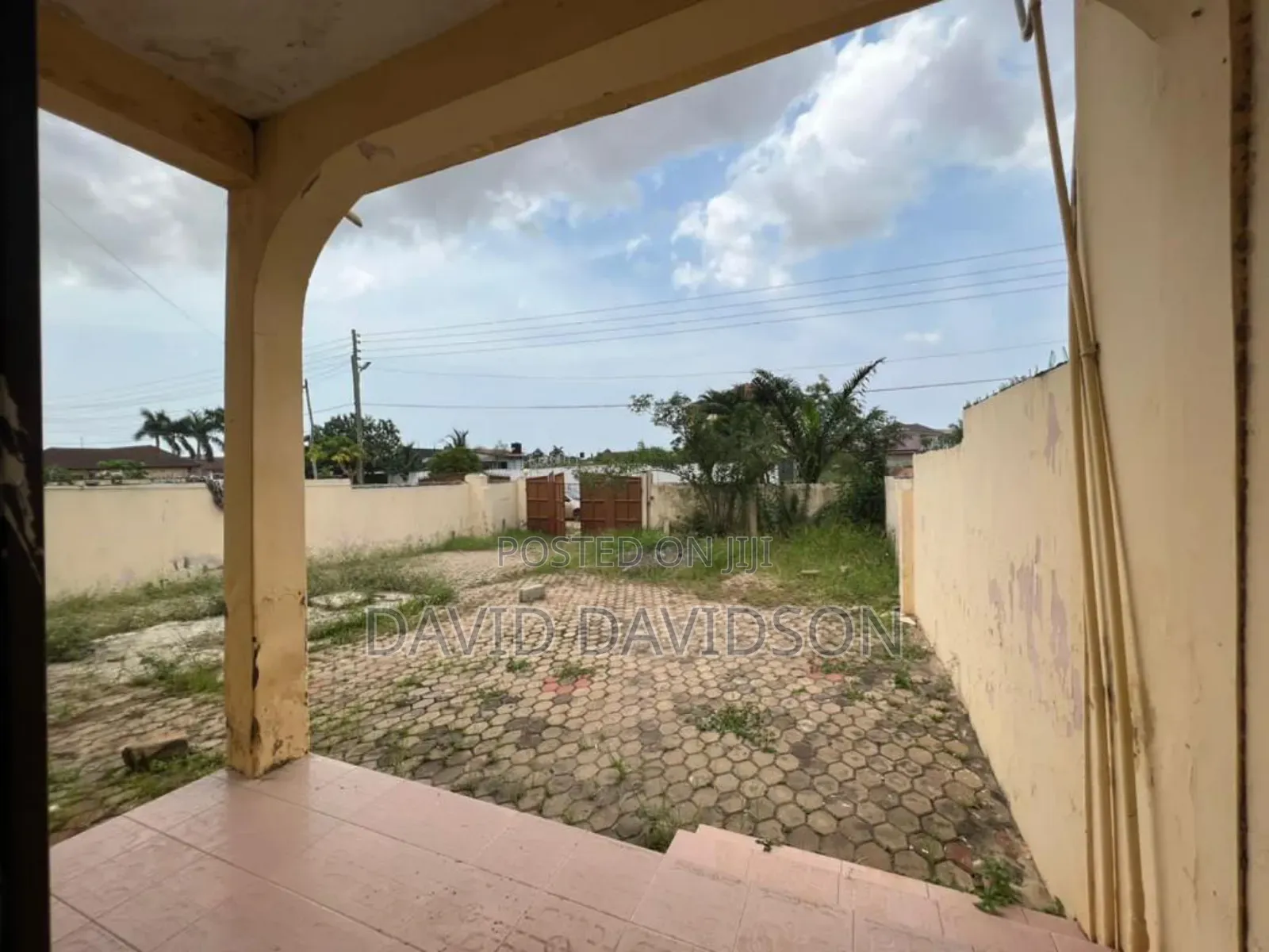 3bdrm House in 3 Bedroom House, Tema Metropolitan for sale