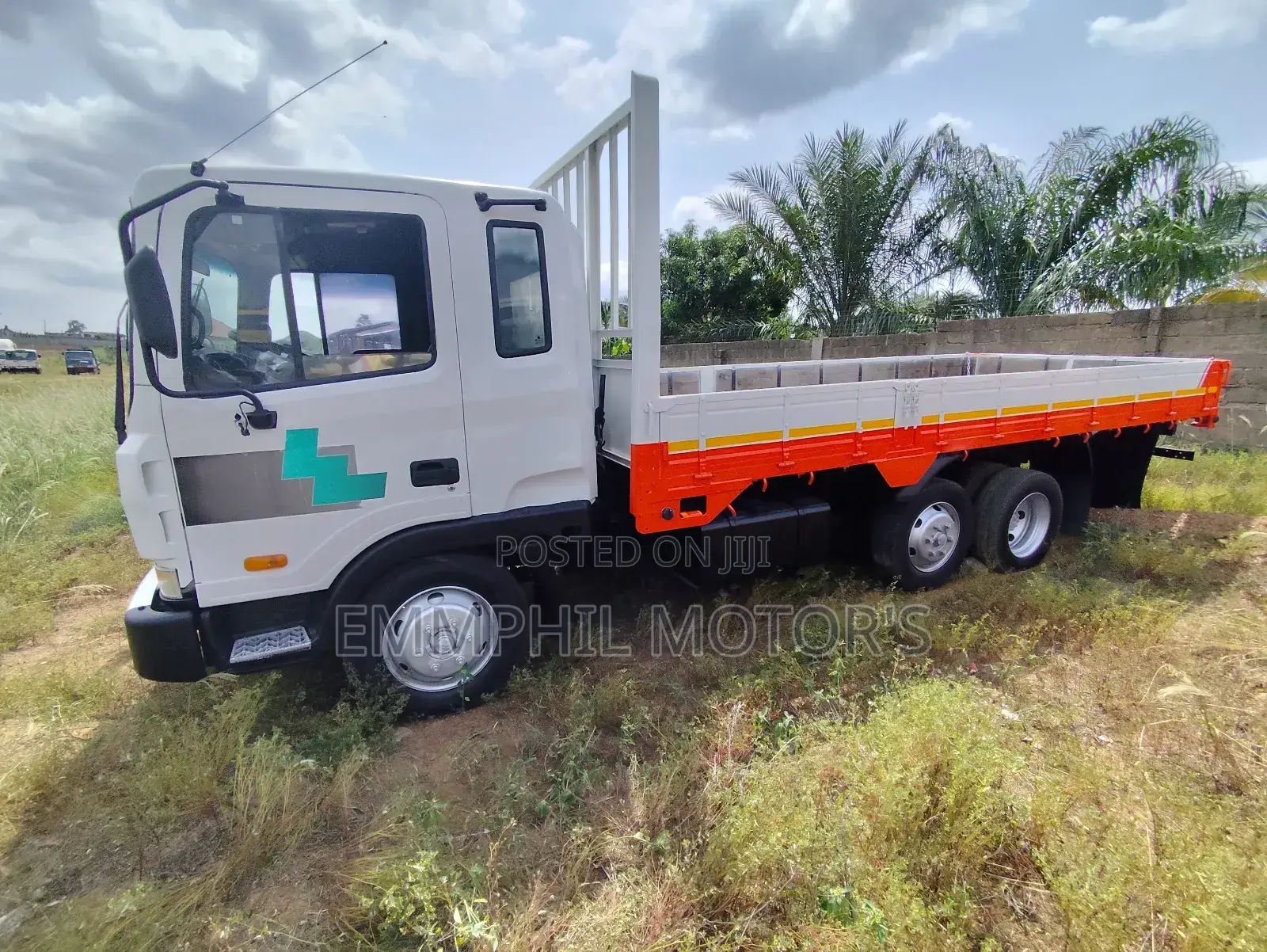 2015 Hyundai Gold Double Axle. New Arrival.