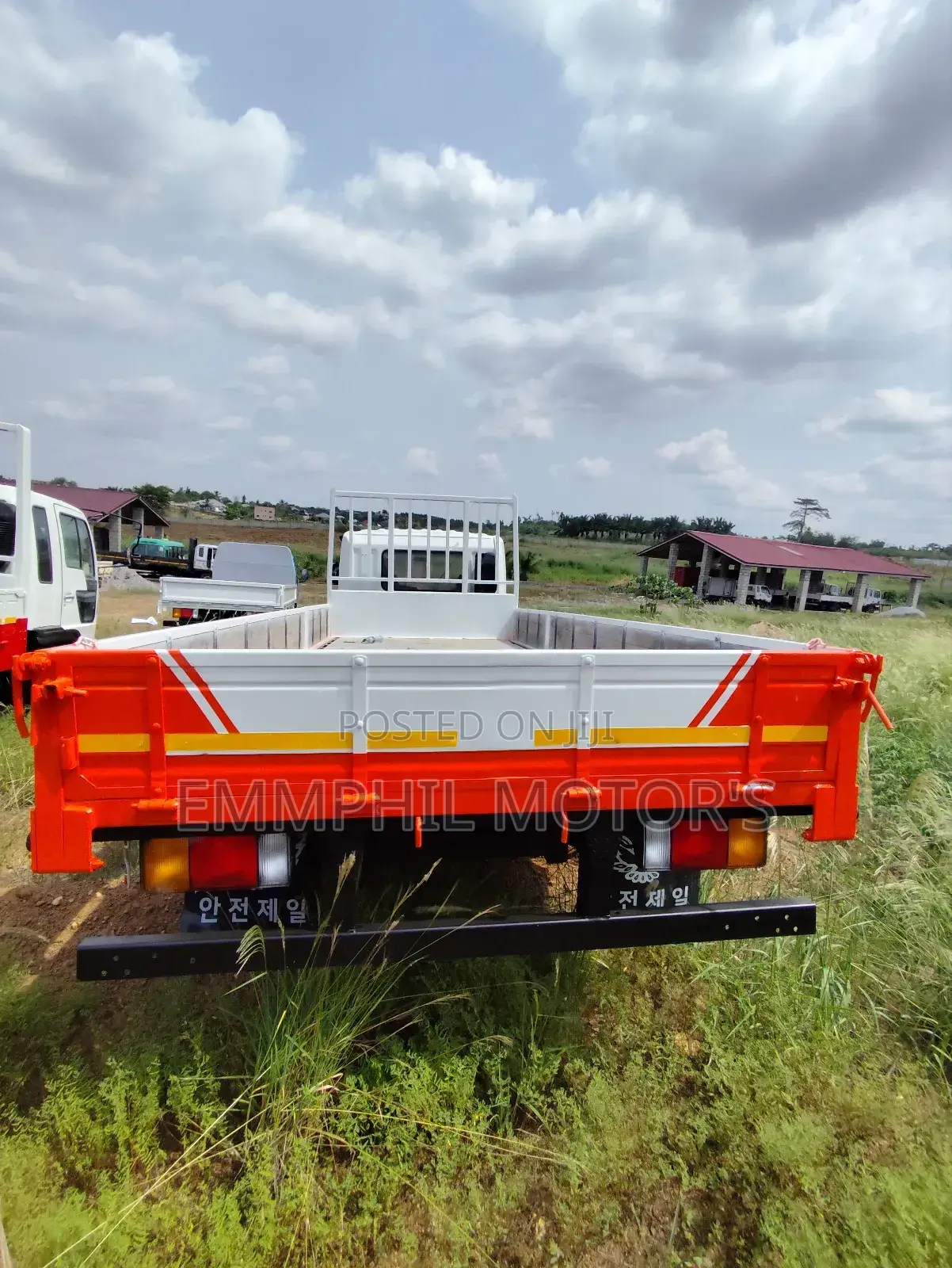 2015 Hyundai Gold Double Axle. New Arrival.