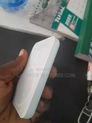 Cordless iPhone Power Bank