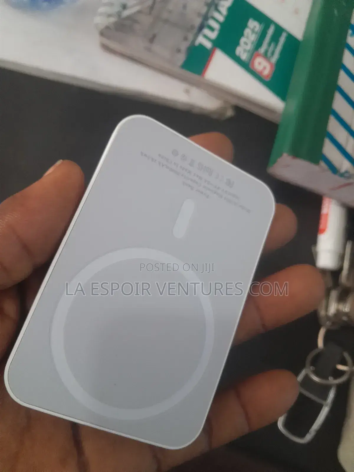 Cordless iPhone Power Bank