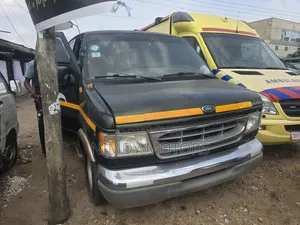 Ford E-150 2009 Green