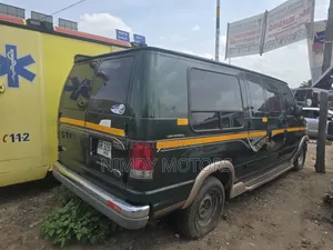Ford E-150 2009 Green